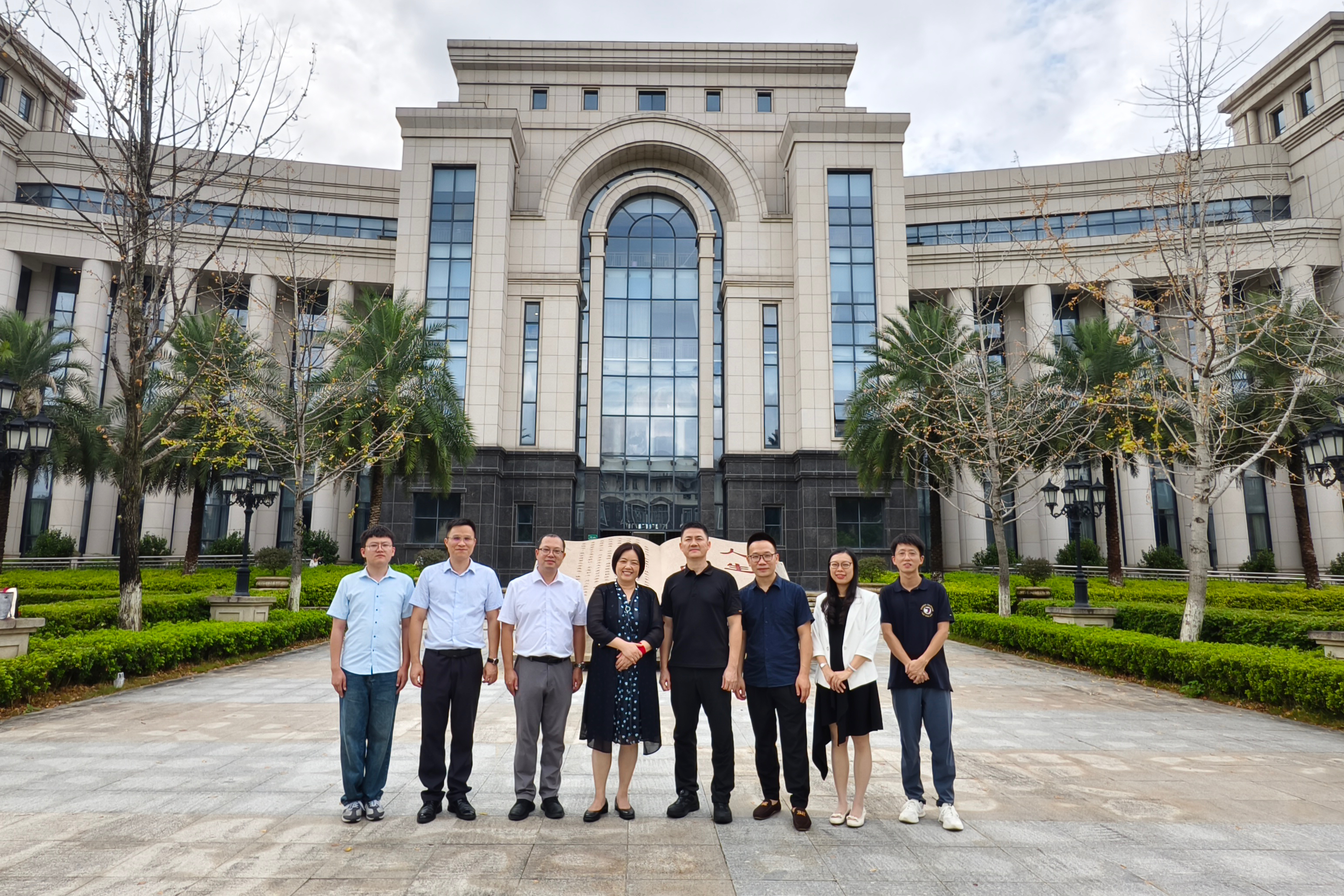 桂林医学院-图书馆(裁剪).jpg